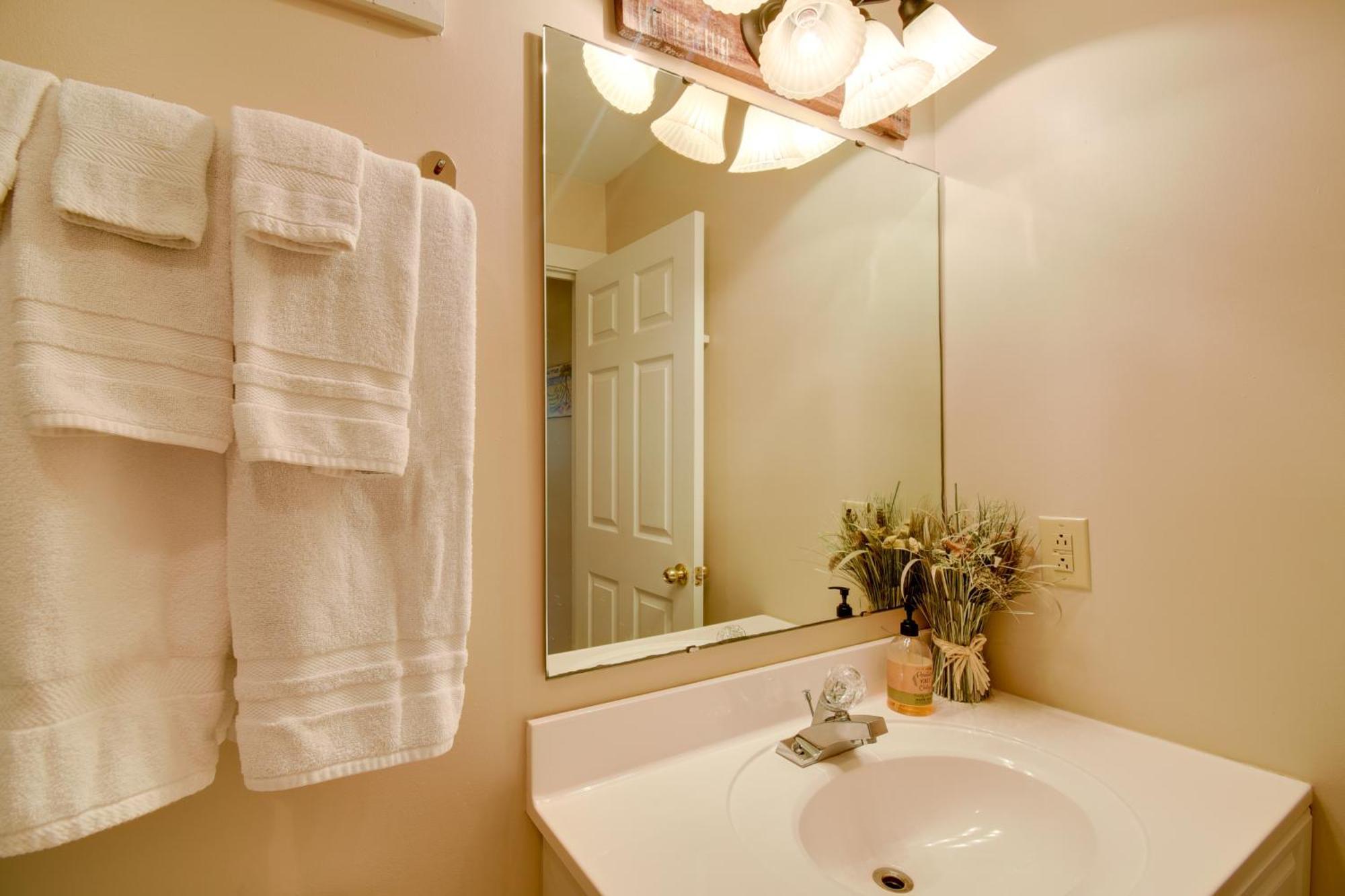Ocean Isle Apartment With Balcony, 1 Mi To Beach! Ocean Isle Beach Luaran gambar